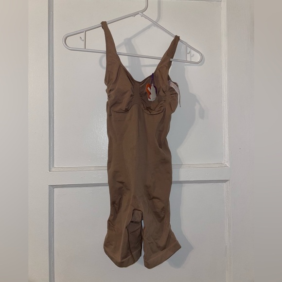 Yitty/Fabletics Nearly Naked Shaping Mid Thigh Bodysuit M/L - Picture 5 of 8